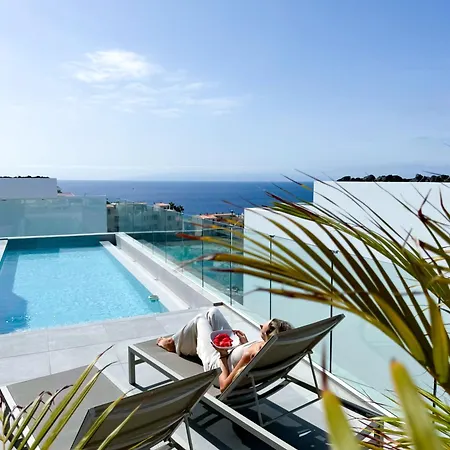 Jan With Heated Pool Адехе